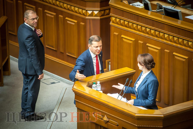 Наметове містечко під ВР, Савченко в стилі мілітарі, анекдот Березенка і напівпорожня сесійна зала, - день 17 жовтня в Раді і біля неї 12