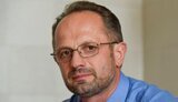 У нас де-факто - суперпрезидентская республика. Да еще и с двумя правительствами, - Безсмертный
