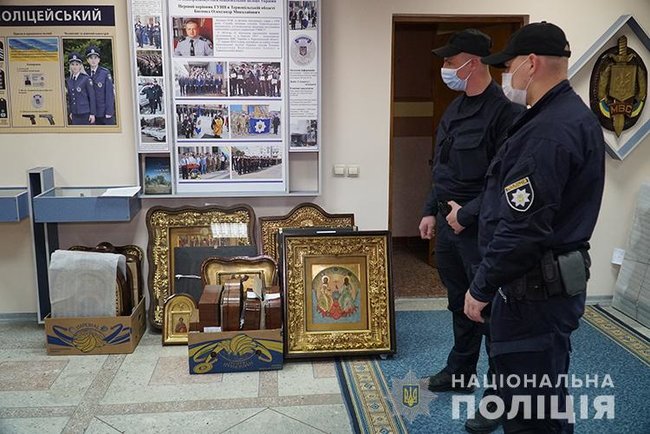 Суд відправив під варту трьох учасників злочинної групи, що викрала з храмів у різних областях понад 600 старовинних церковних предметів, - Нацполіція 08