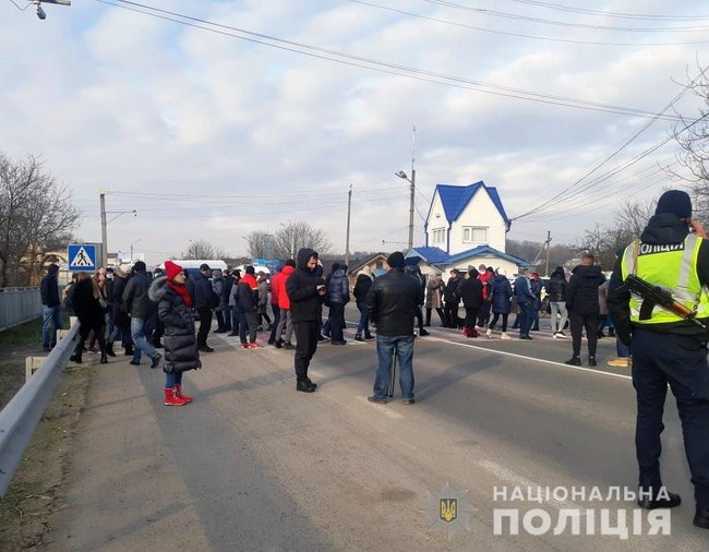 Ми теж хочемо кататися на лижах, а не виживати у злиднях, - у Чернівецькій області відбуваються акції протесту проти підвищення тарифів 01