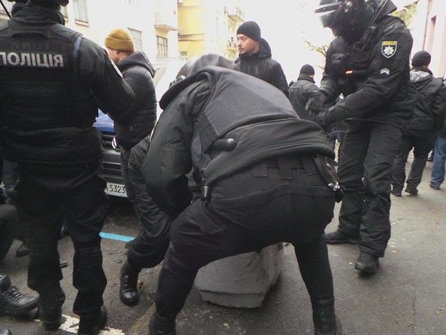 Прихильники Саакашвілі намагаються прорвати кордон поліції 20