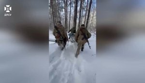 Прикордонники врятували чоловіка з обмороженнями під час незаконного перетину кордону на Житомирщині. ВIДЕО