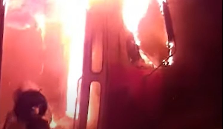 В Харькове во время движения загорелся трамвай, горела кабина водителя и салон, - ГСЧС. ВИДЕО+ФОТОрепортаж