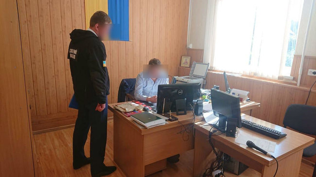 Law enforcers nab Odesa region-based court chairperson for obtaining $6,000 by fraud, - PGO 01