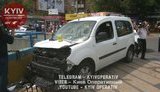 Nissan и Renault столкнулись на "Дорогожичах" в Киеве: погиб пешеход, троих забрала скорая. ФОТО