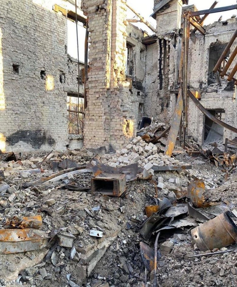 Russian troops are shelling entire front line in Donetsk region 12