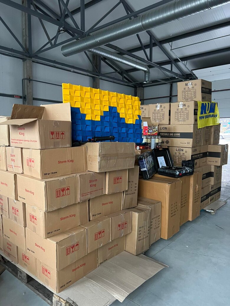 Волонтерка Паєвська (Тайра) та Бронюк передали газові плити та генератори на Херсонщину і Миколаївщину 09