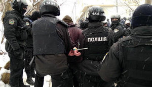 Turmoil outside Kyiv-based court: 36 persons detained, three brought charges against, weapons seized. VIDEO+PHOTOS
