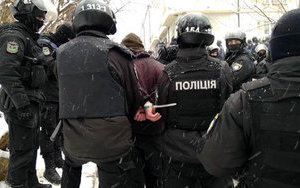 Turmoil outside Kyiv-based court: 36 persons detained, three brought charges against, weapons seized. VIDEO+PHOTOS