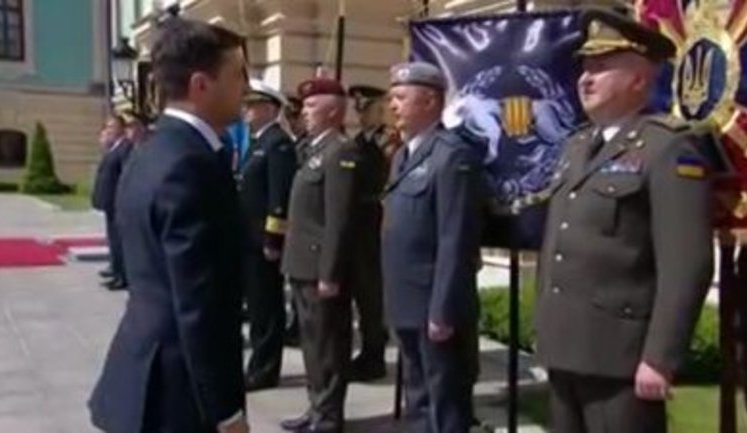 Демарш на інавгурації: глава СБУ Грицак і командувач ССО Луньов не віддали честь Зеленському. ВIДЕО