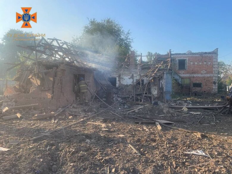 Ворог обстріляв Оріхів, здійнялася пожежа 03