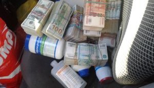 Tax police thwarted attempt to smuggle 10M rubles, $100,000 into occupied Donbas. PHOTOS