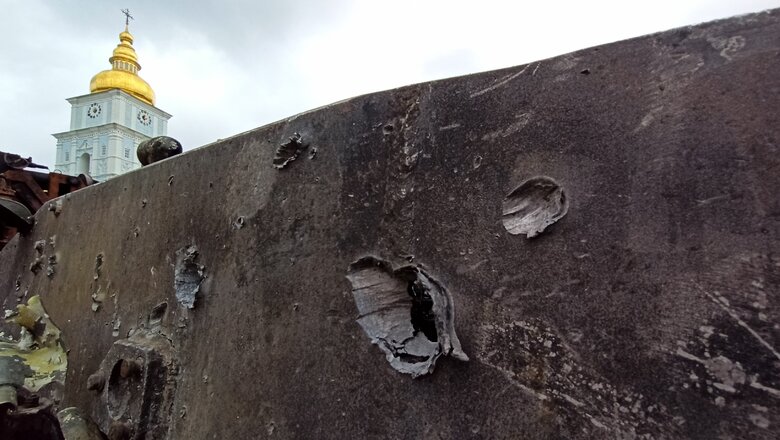 Танк, БМД та Тигр: В центрі Києва відкрилась виставка демілітаризованої техніки російських окупантів 17