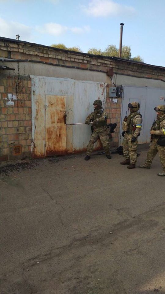 У гаражі прихильника Семенченка виявлено арсенал зброї, - Шкіряк 03 У гаражі прихильника Семенченка виявлено арсенал зброї, - Шкіряк 03