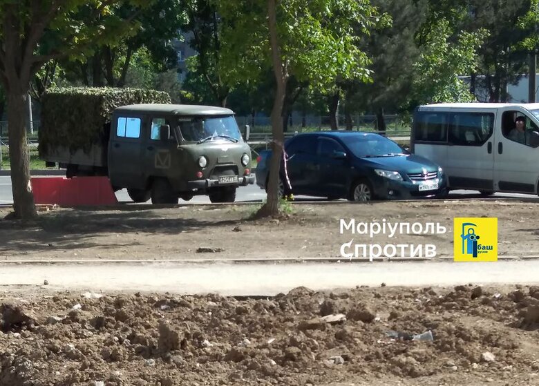 Переміщення російських вантажівок із БК фіксують в Маріуполі