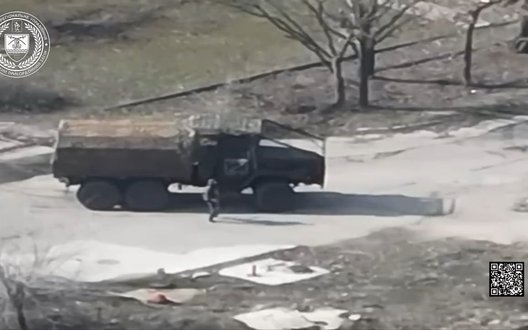 Дронарі ДПСУ знищили "гараж" з технікою ворога та уразили РЕБ і артилерію на Придніпровському напрямку. ВIДЕО