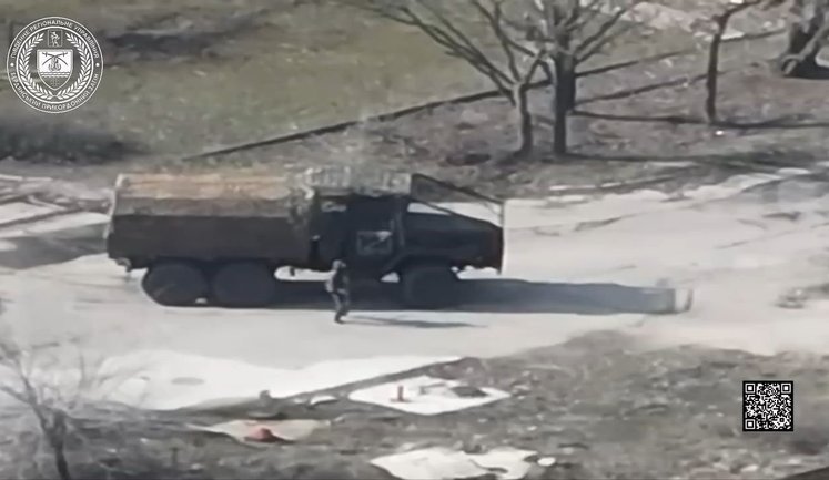 Дронарі ДПСУ знищили "гараж" з технікою ворога та уразили РЕБ і артилерію на Придніпровському напрямку. ВIДЕО
