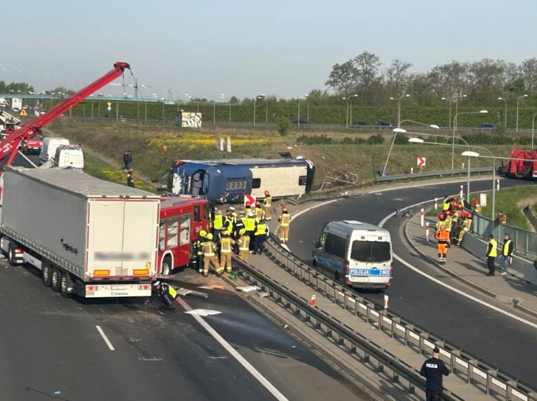 Автобус з українцями перекинувся у Польщі