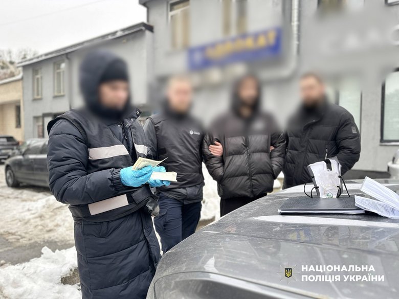 Чоловік обіцяв вирішити питання у ТЦК та суді