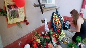 Із загиблим після затримання Олександром Вихором прощаються під Гомелем. ФОТОрепортаж