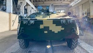 "Киевский бронетанковый завод" передал военным партию восстановленных БТР-80