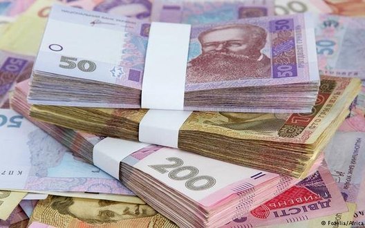 Українці почали приносити до банків більше готівки: у НБУ назвали причини