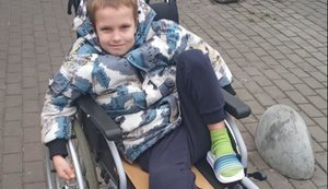 "Куля пройшла через мою ногу і пробила кістку ніжки сина, якого я несла на руках. Рана була настільки великою, що лікар в неї наскрізь просовував руку"