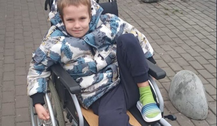 "Куля пройшла через мою ногу і пробила кістку ніжки сина, якого я несла на руках. Рана була настільки великою, що лікар в неї наскрізь просовував руку"