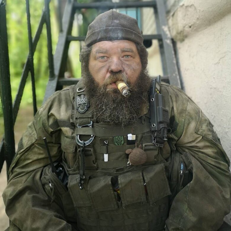 Андрій Букін, позивний Батон: Це не просто війна, а історична війна за виживання українського етносу. Якщо ми не встоїмо на Донбасі, то ця ситуація повторюватиметься в Дніпрі, Києві, Тернополі – і далі, до Львова і Ужгорода 01