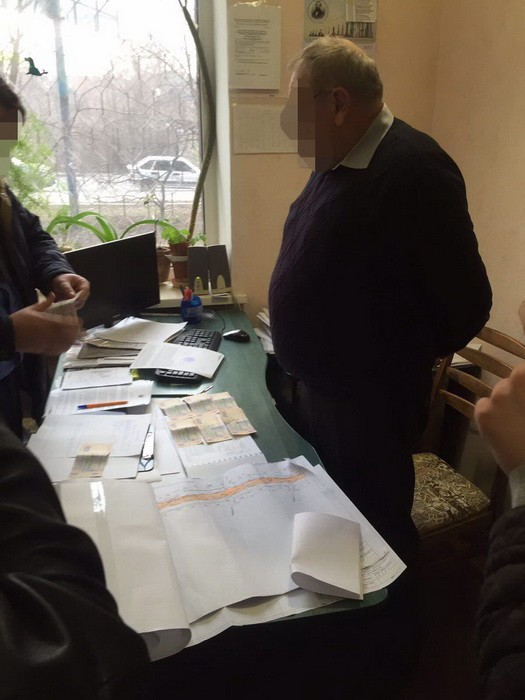 Чиновник Словянської міськради попався на хабарі 8,5 тис. грн, - СБУ 01 Чиновник Словянської міськради попався на хабарі 8,5 тис. грн, - СБУ 01