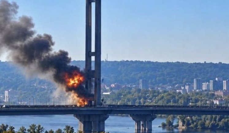 Чому ворожі дрони "розбирають" Київ?