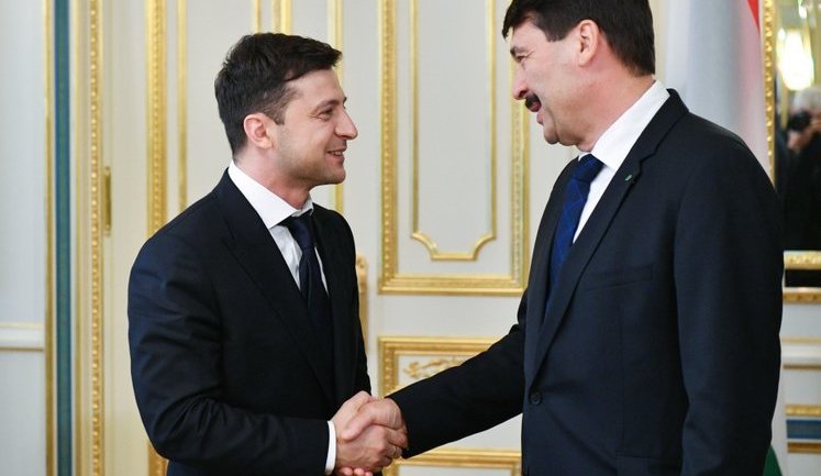 Президент Угорщини назвав обнадійливими перші переговори із Зеленським