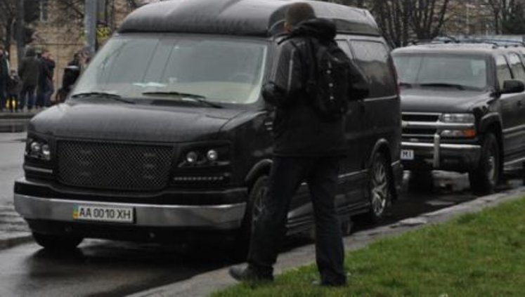 На похоронах "Сашка Билого" засветился автомобиль из автопарка Януковича, - СМИ. ФОТОрепортаж