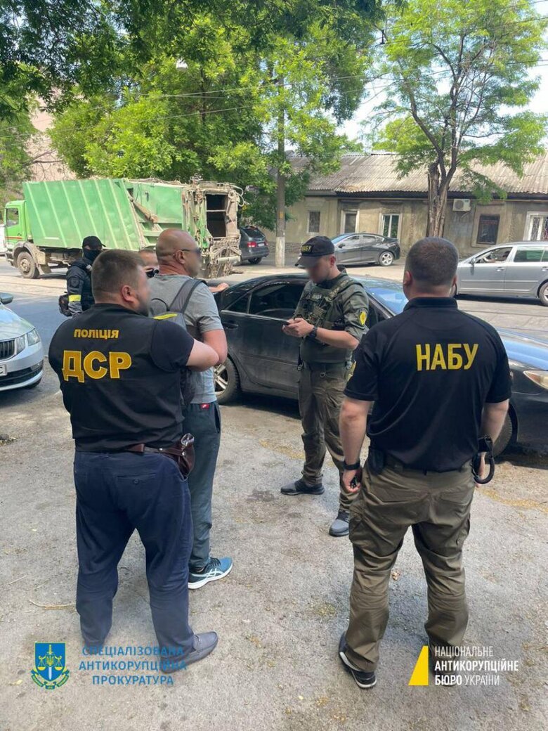 Депутата Одеської облради затримано під час одержання 120 тис. грн хабаря 01