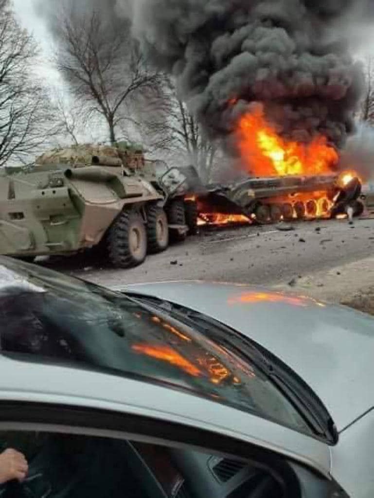 В районі Глухова наші війська застосували ПТРК Javelin та знешкодили колону техніки РФ. 15 танків Т-72, - радник командувача Сухопутних військ Шевцова 01