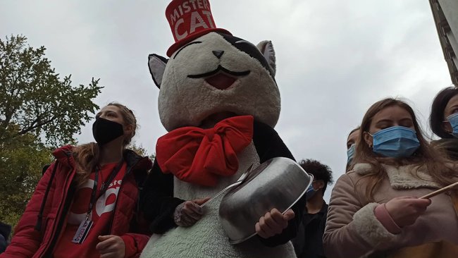 Ні локдауну! - підприємці масово протестують у центрі Києва, перекрито вулицю Грушевського та Петрівську алею 02 Ні локдауну! - підприємці масово протестують у центрі Києва, перекрито вулицю Грушевського та Петрівську алею 02