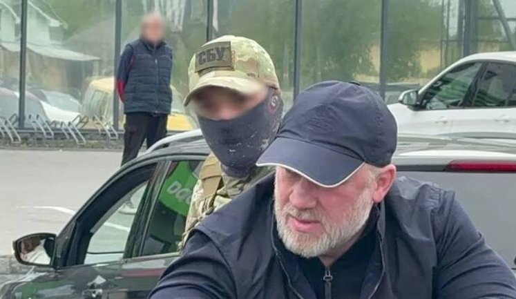 На автомобиле задержанного вора в законе Умки были спецсигналы, их демонтировали, - СМИ. ФОТОрепортаж