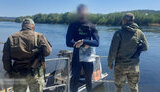 Прикордонники затримали плавця у гідрокостюмі на Дністрі