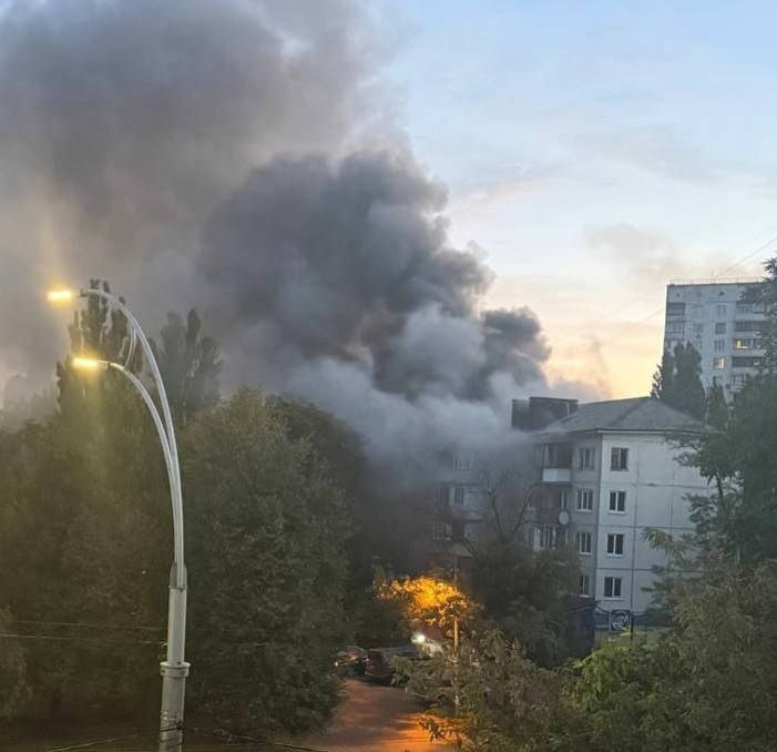 Падіння БпЛА у Києві: горить п’ятиповерхівка, є постраждалі