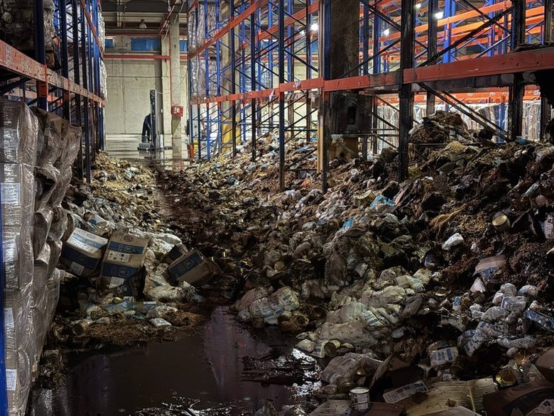 Російяни влучили у склад Всесвітньої продовольчої програми ООН у Дніпрі. Знищено щонайменше 10 тисяч продуктових наборів