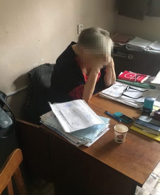 СБУ поймала на взятке в 20 тыс. грн и.о. председателя суда в Винницкой области 03