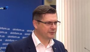 Костинский заявил, что Нацсовет и ГБР давят на телеканал "Прямой" с целью его закрытия. ВИДЕО