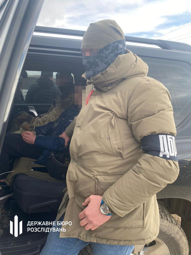 Ухилянти в гідрокостюмах тікали до Молдови через річку, - ДБР 02