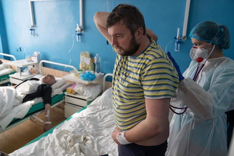 Минздрав показал жуткие фото из COVID-больницы: Пациенты в тяжелом состоянии и нуждаются в кислороде 19