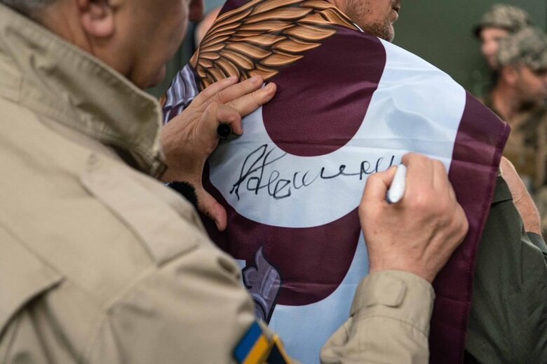 Легендарная 79-я ОДШБ, которая держит фронт под Марьинкой, получила дефицитные колеса для Хамви и банно-прачечные комплексы 06