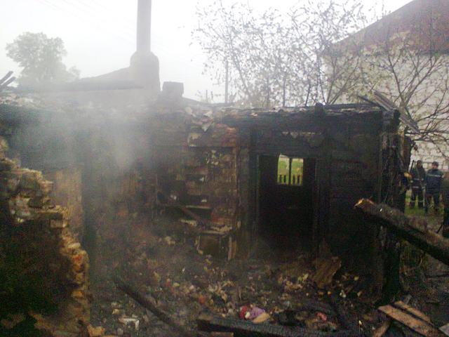 Пожежа в будинку на Житомирщині забрала два життя 03