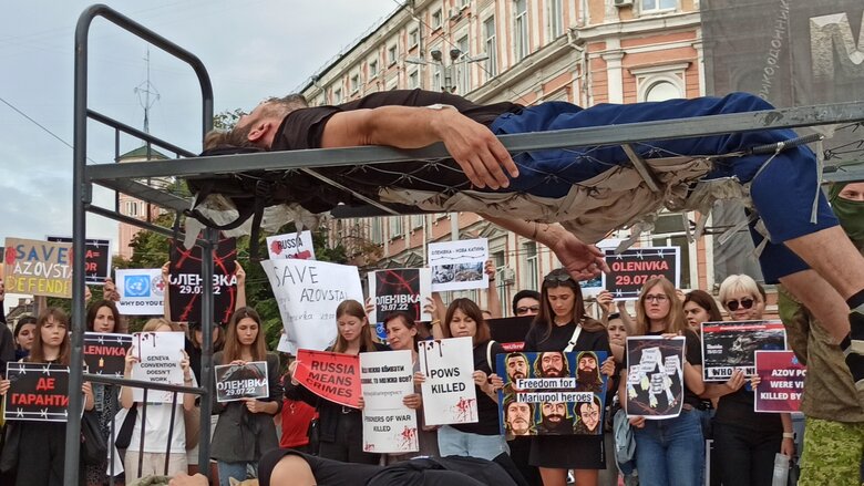 Акция Оленовка - новый Освенцим, организованная родственниками пленных защитников Азовстали, прошла в центре Киева 33