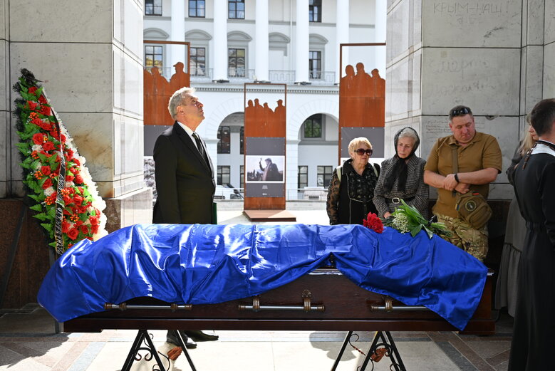 У Києві попрощалися із воїном Едуардом Хатмулліним