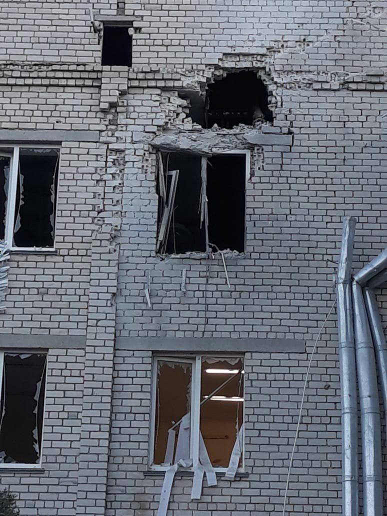 Рашисти ударили по лікарні у Бериславі, - ОВА 06