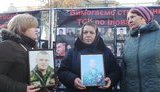 "Винні не покарані": ветерани АТО і рідні загиблих воїнів пікетують Раду з вимогою створити ТСК щодо Іловайська і Дебальцевого. ФОТОрепортаж